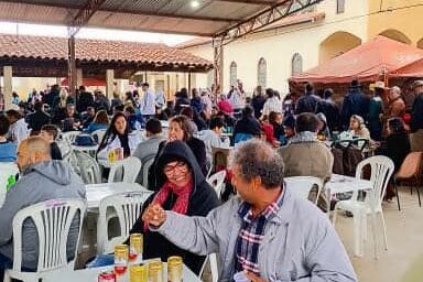 Costelão de Chão e Show de Prêmios na Sagrada Família