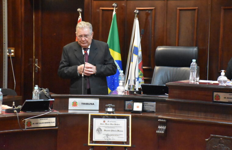 Diácono Benedito Silveira Moraes recebe Diploma e Medalha Padre Bento