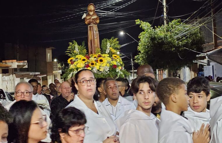 Missa e procissão de São Francisco no Portal do Éden