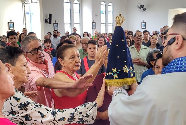 Paróquia São Luís Gonzaga realiza missas em honra a Nossa Senhora Aparecida