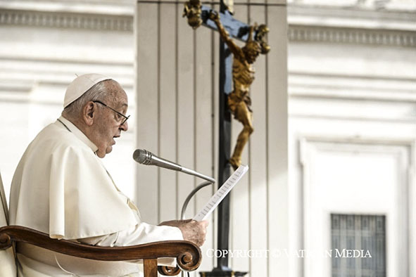 Papa encontra médicos-cirurgiões da Itália, “guardiões da vida de quem sofre”