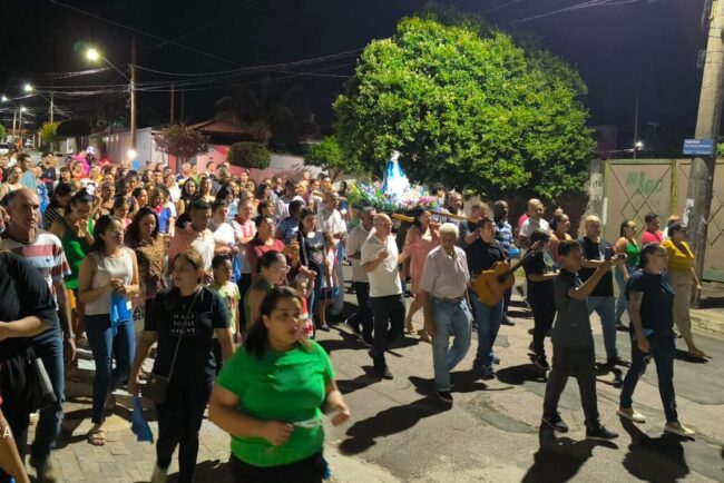 Procissão e missa marcaram o dia de Nossa Senhora das Graças