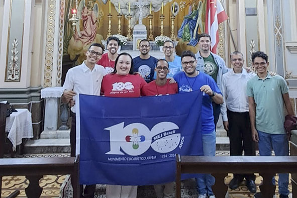 Direção internacional do Apostolado da Oração e  membros do MEJ Brasil visitam a igreja do Bom Jesus