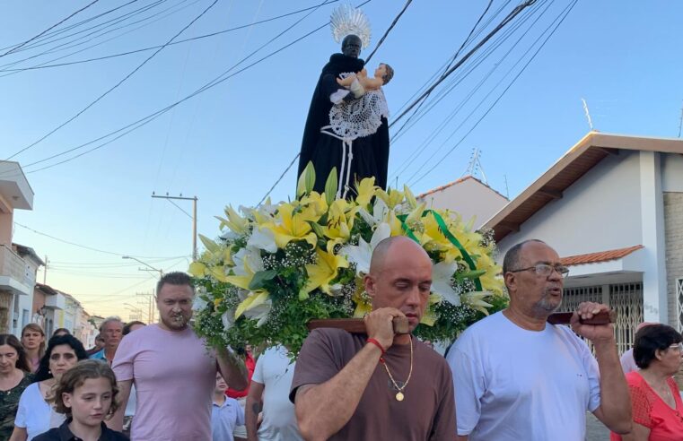 Procissão de São Benedito reuniu centenas de fiéis