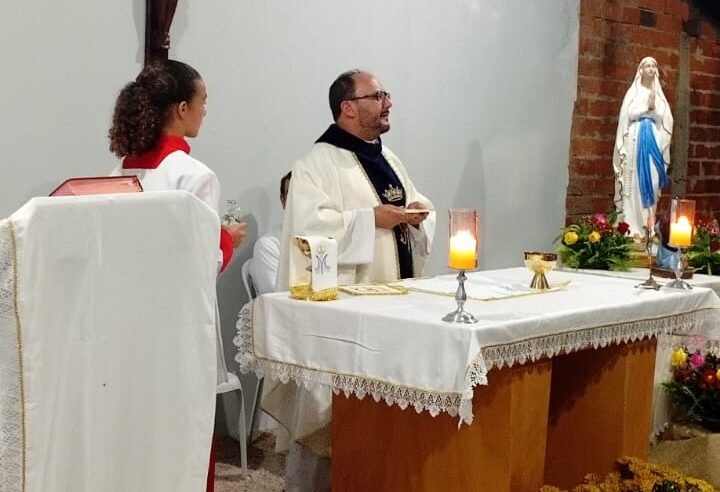 Comunidade Nossa Senhora da Lourdes celebrou sua padroeira