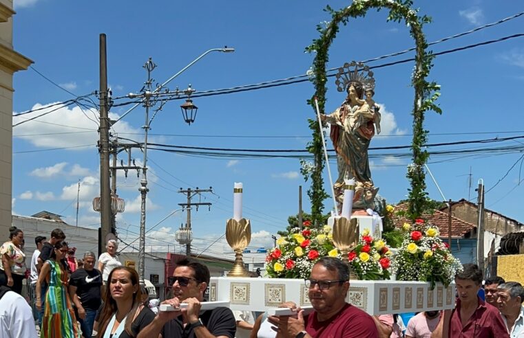 Procissão de Nossa Senhora da Candelária reuniu dezenas de fiéis