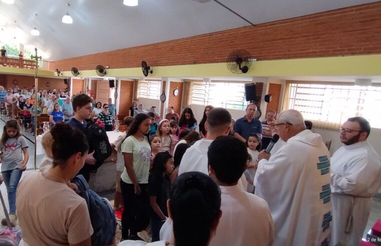 São Camilo acolhe seminarista Leonardo e realiza bênçãos das mochilas e da garganta