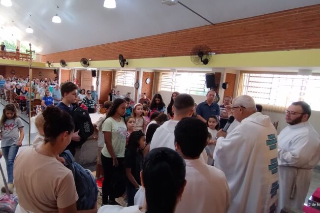 São Camilo acolhe seminarista Leonardo e realiza bênçãos das mochilas e da garganta