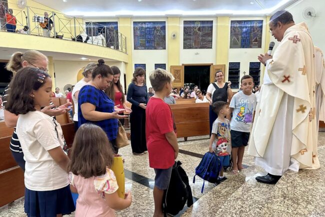 Senhor do Horto realizou bênção de educadores e estudantes