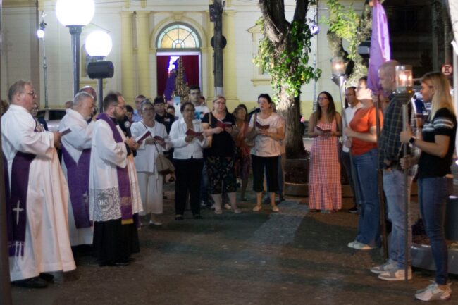 Paróquia e comunidades realizam missas e celebrações especiais durante a Quaresma