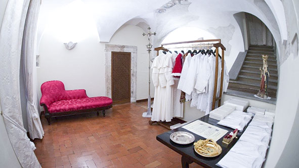 A “Sala das Lágrimas”, onde o cardeal se torna Papa