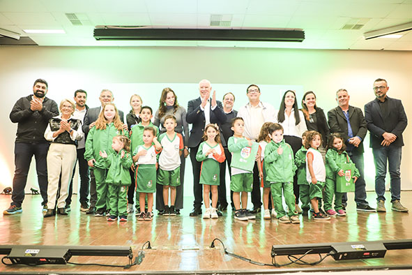 Mais de 17 mil alunos da Rede Municipal  receberão uniformes de graça