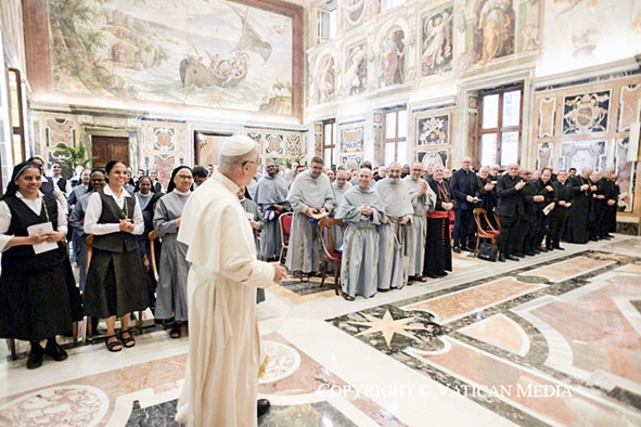 Próximo a quem sofre, rezando pela paz com as religiosas na Terra Santa
