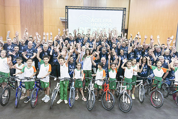 Empresa doa bicicletas para alunos  de escola municipal da Vila da Paz
