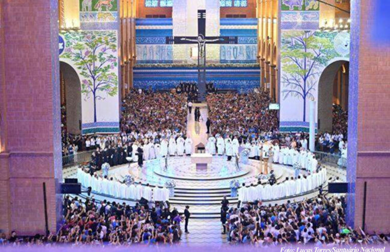 Homenagens à Padroeira do Brasil reúnem 494 mil em Aparecida