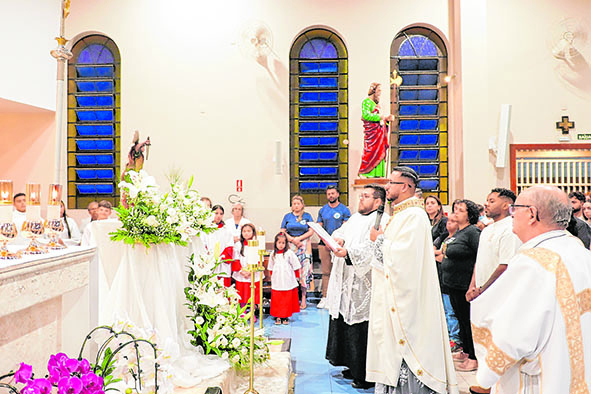 Missa dos Santos Arcanjos na São Judas Tadeu