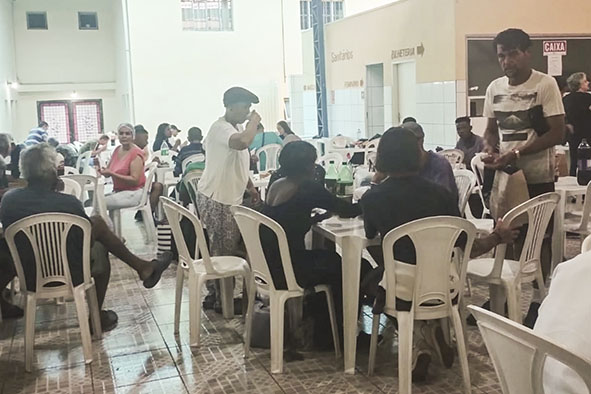 Paróquia São José oferece, carinho,  escuta  e dignidade aos irmãos de rua
