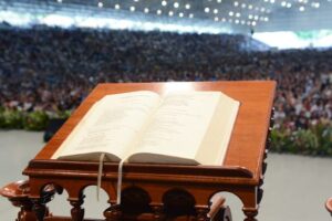 Biblia_leitura_missa