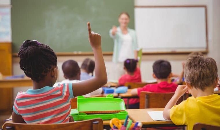 Sagrada Família realiza bênçãos aos estudantes