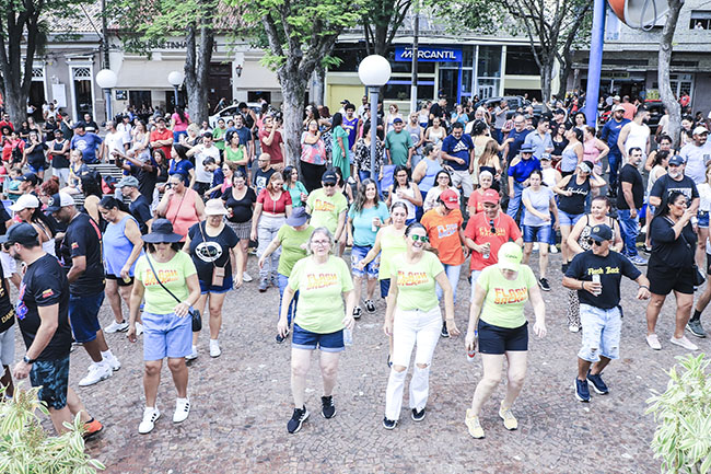 Flashback na Praça terá edição especial em  homenagem ao Dia Internacional da Mulher