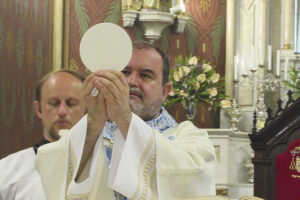 Dom Arnaldo celebra Semana Santa na Paróquia Sagrada Família dom_arnaldo_02