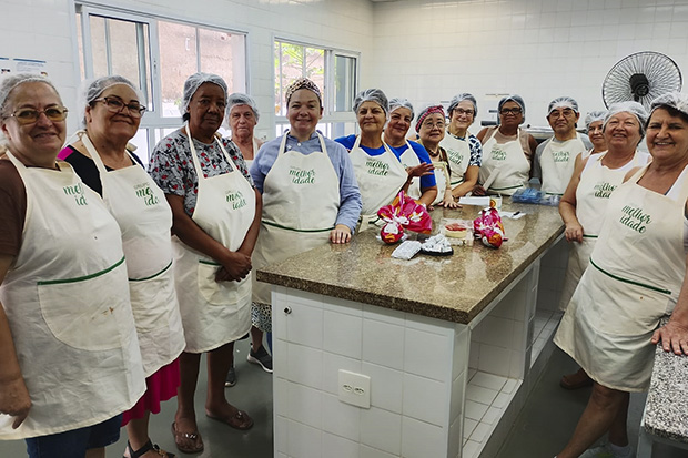 Grupo da Melhor Idade promoveu oficina de ovos de Páscoa