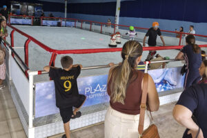 Plaza Shopping Itu inaugura pista de patinação no gelo com 170 m² de área PHOTO-2026-05-05-10-58-44 (1)