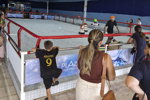 Plaza Shopping Itu inaugura pista de patinação no gelo com 170 m² de área