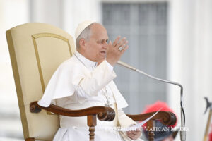 Participar das procissões de Corpus Christi é um testemunho corajoso de fé papa_audiencia