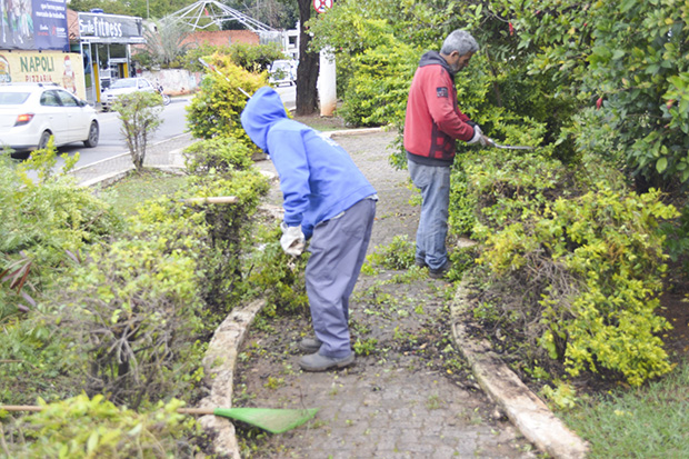 Regional do Pirapitingui realiza zeladoria na Avenida da Paz Universal