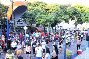 Flashback na Praça reúne música e diversão neste domingo em Itu 476