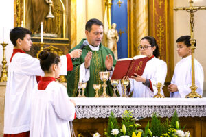 Inscrições para Pequenos Acólitos na Senhor do Horto coroinhas