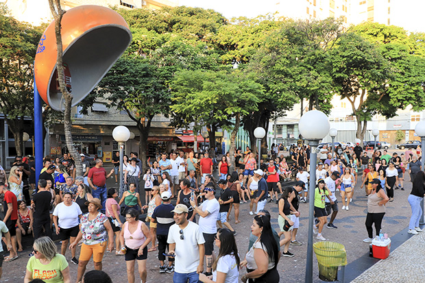 Flashback na Praça anima domingo em Itu com sucessos dos anos 70 aos 2000